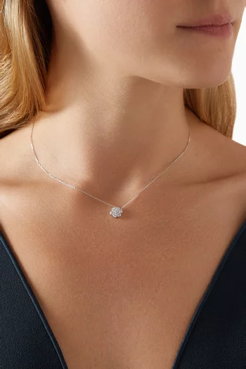 قلادة بدلاية زهرة مرصعة بماس ذهب أبيض عيار 18