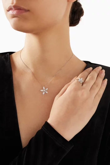 Flora Diamond Ring in 18kt White Gold