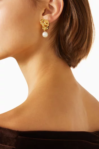 أقراط ذا باث أوف ميموري مزينة باللؤلؤ فضة إسترلينية مطلية ذهب عيار 18