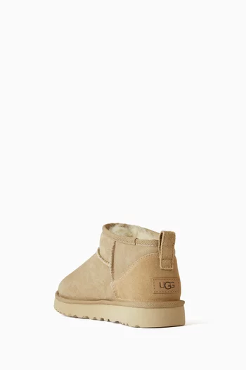 حذاء بوت كلاسيكي قصير للغاية شمواه