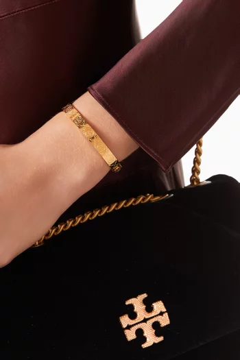 سوار بمفصلة وشعار حرف T ستانلس ستيل