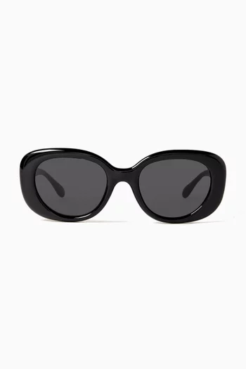 نظارة شمسية بتصميم بيضاوي بشعار حرف C