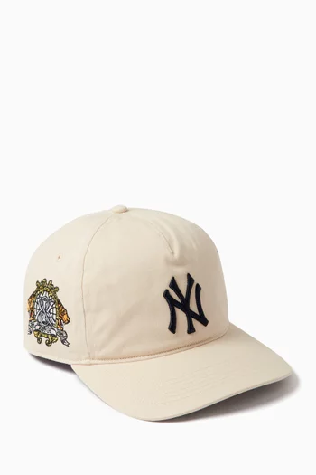 x 47 New York Yankees Hitch Snapback Cap in Cotton Twill
