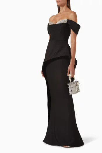 فستان سهرة بأكتاف مكشوفة وتطريزات سكوبا