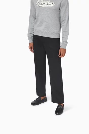 حذاء درايفر فالنتينو غارافاني بشعار حرف V الشهير جلد