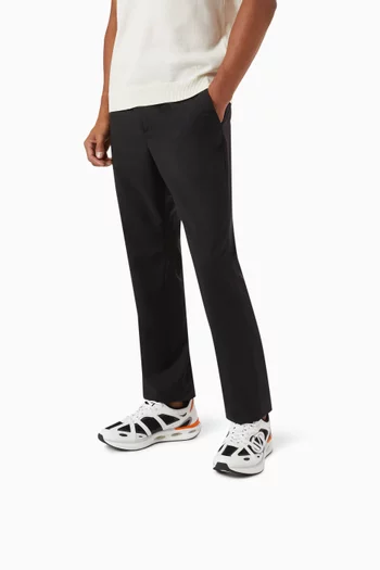 سنيكرز فالنتينو غارافاني إيزي جوج بحرف V جلد وقماش