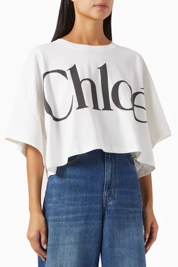 تي شيرت قصير بشعار الماركة قطن