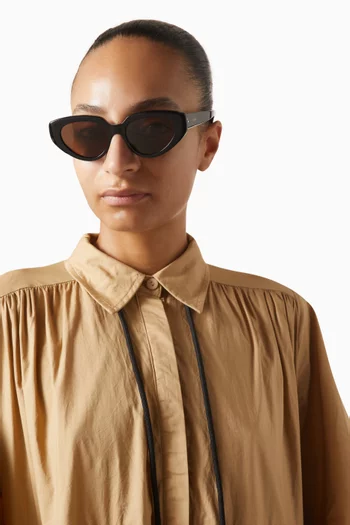 نظارة شمسية بشعار الثلاث نقاط وإطار بيضاوي أسيتات