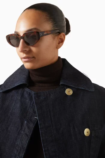 نظارة شمسية بشعار الثلاث نقاط وإطار بيضاوي أسيتات