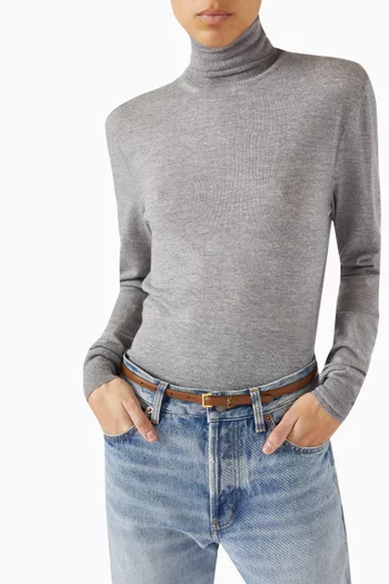 حزام رفيع للغاية بشعار الماركة جلد