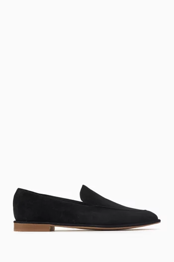 Closed-toe Loafers in Suede