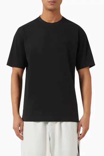 تي شيرت بشعار الماركة قطن