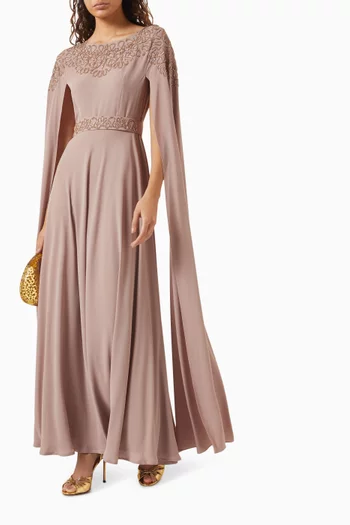 فستان مطرز بأكمام بنمط كاب