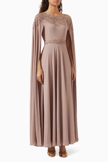 فستان مطرز بأكمام بنمط كاب