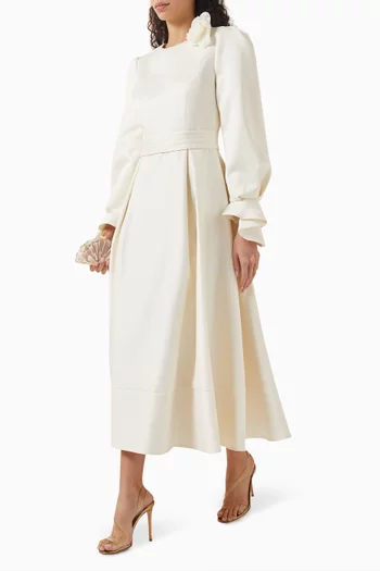 فستان متوسط الطول بأساور كشكش