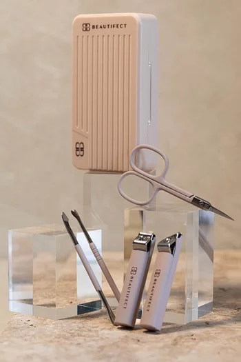 علبة مانيكير للعناية بالأظافر