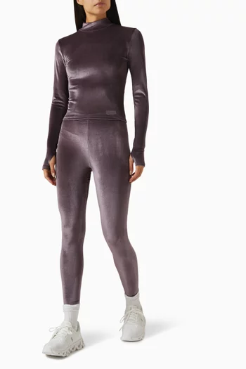 بلوزة بياقة عالية مخمل