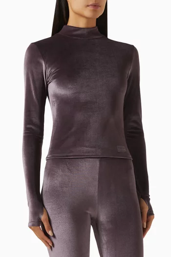 بلوزة بياقة عالية مخمل