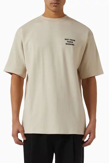 تي شيرت بشعار الماركة قطن