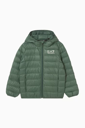 كنزة بغطاء رأس بشعار الماركة