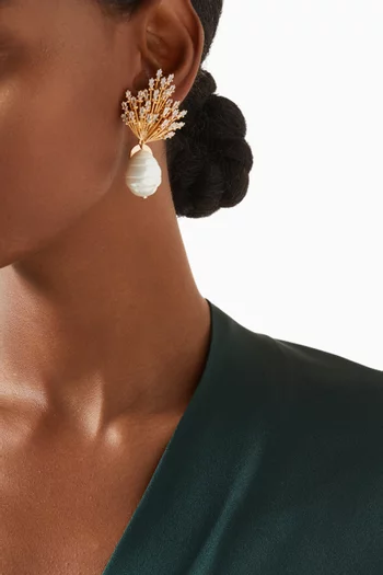 أقراط سن راي مرصعة بلؤلؤ وكريستال نحاس مطلي بالذهب