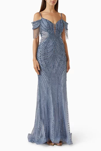 فستان سهرة بأكتاف مكشوفة وشرّابات تول