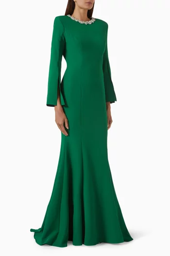 فستان سهرة بحافة واسعة وتطريزات