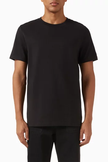 تي شيرت بشعار ايه سي قطن