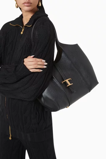 حقيبة كتف صغيرة بحلية كلاسيكية بشكل حرف T جلد