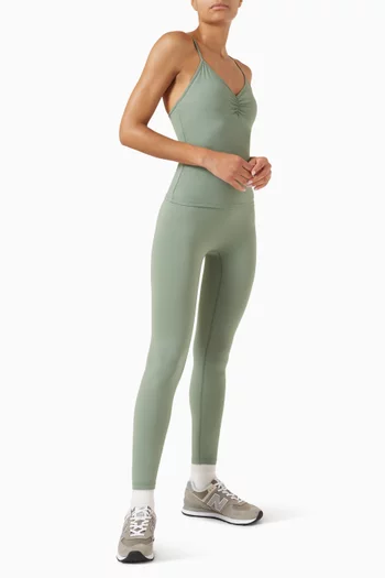 بلوزة ألتميت بلا أكمام بكشكش في الأمام