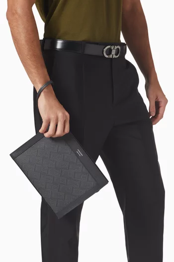 حقيبة بحروف شعار الماركة قنب مغلف وجلد