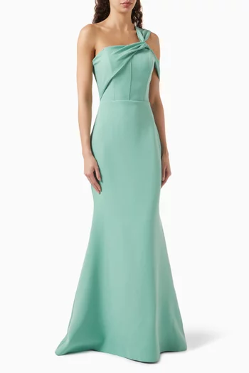 فستان طويل بكتف مكشوف