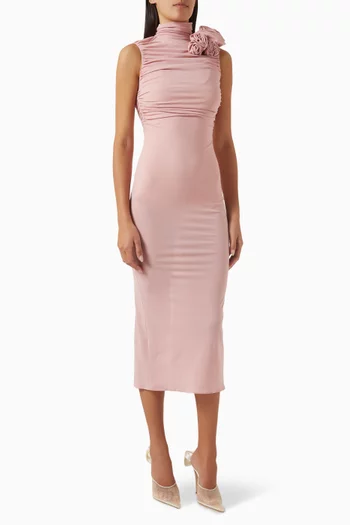 فستان متوسط الطول بياقة عالية وكشكش حرير