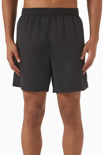 شورت سباحة بشعار الماركة الشهير