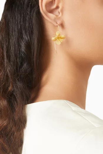 أقراط متدلية بتصميم زهرة بارزة معدن مطلي ذهب عيار 18