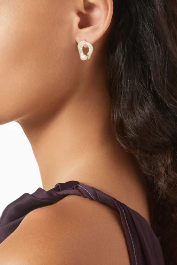 أقراط ميلتد مزينة باللؤلؤ معدن مطلي ذهب عيار 18