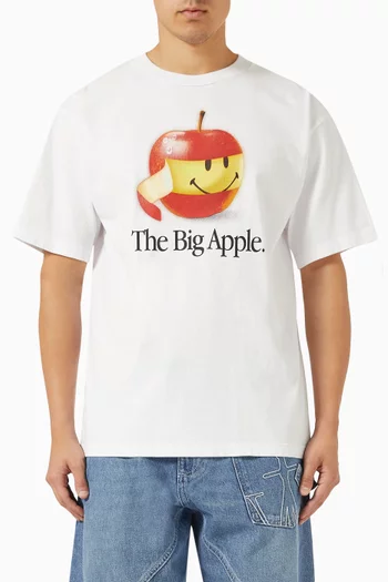 تي شيرت بطبعة سمايلي وعبارة Big Apple قطن