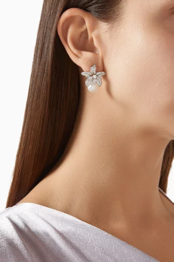 Cattelya Pearl Stud Earrings in Rhodium-plated Metal