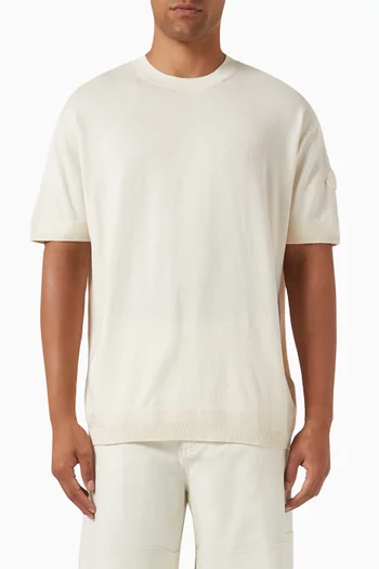 تي شيرت بفتحة رقبة مستديرة قماش منسوج