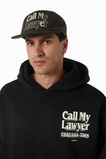 كاب مزين بعبارة Call My Lawyer