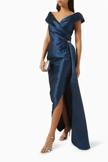 فستان سهرة بذيل جانبي وأكتاف مكشوفة ميكادو