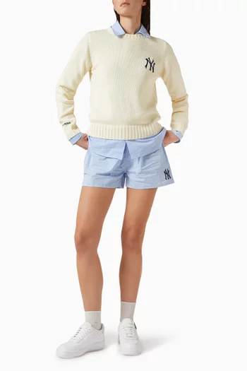 سترة مطرزة بشعار يانكيز الكلاسيكي بخط سيريف