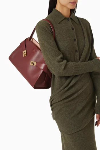 The Hug Shoulder Bag in Leather