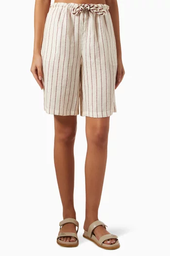 شورت بخطوط رفيعة كتان