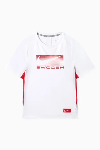 تي شيرت بشعار الماركة وتقنية Dri-Fit