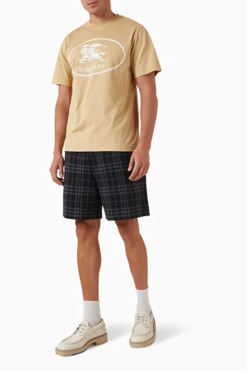 تي شيرت مزين بشعار الفروسية قطن