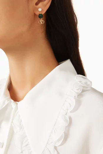 أقراط فالنتينو غارافاني بشعار حرف V