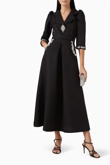 فستان طويل مطرز بالكريستال