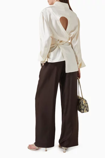 قميص بتفاصيل مبتكرة حرير