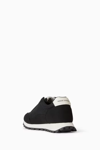 سنيكرز دروب بشعار الماركة على الجانب قماش شبكي